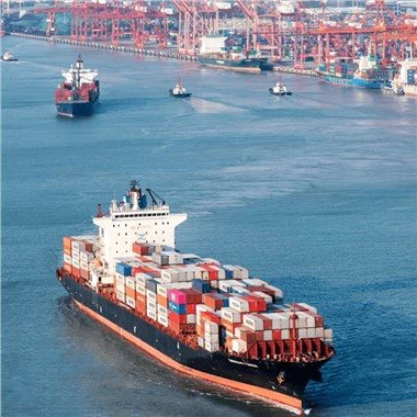 Bagaimana jasa angkutan udara bersaing dengan moda transportasi lainnya?